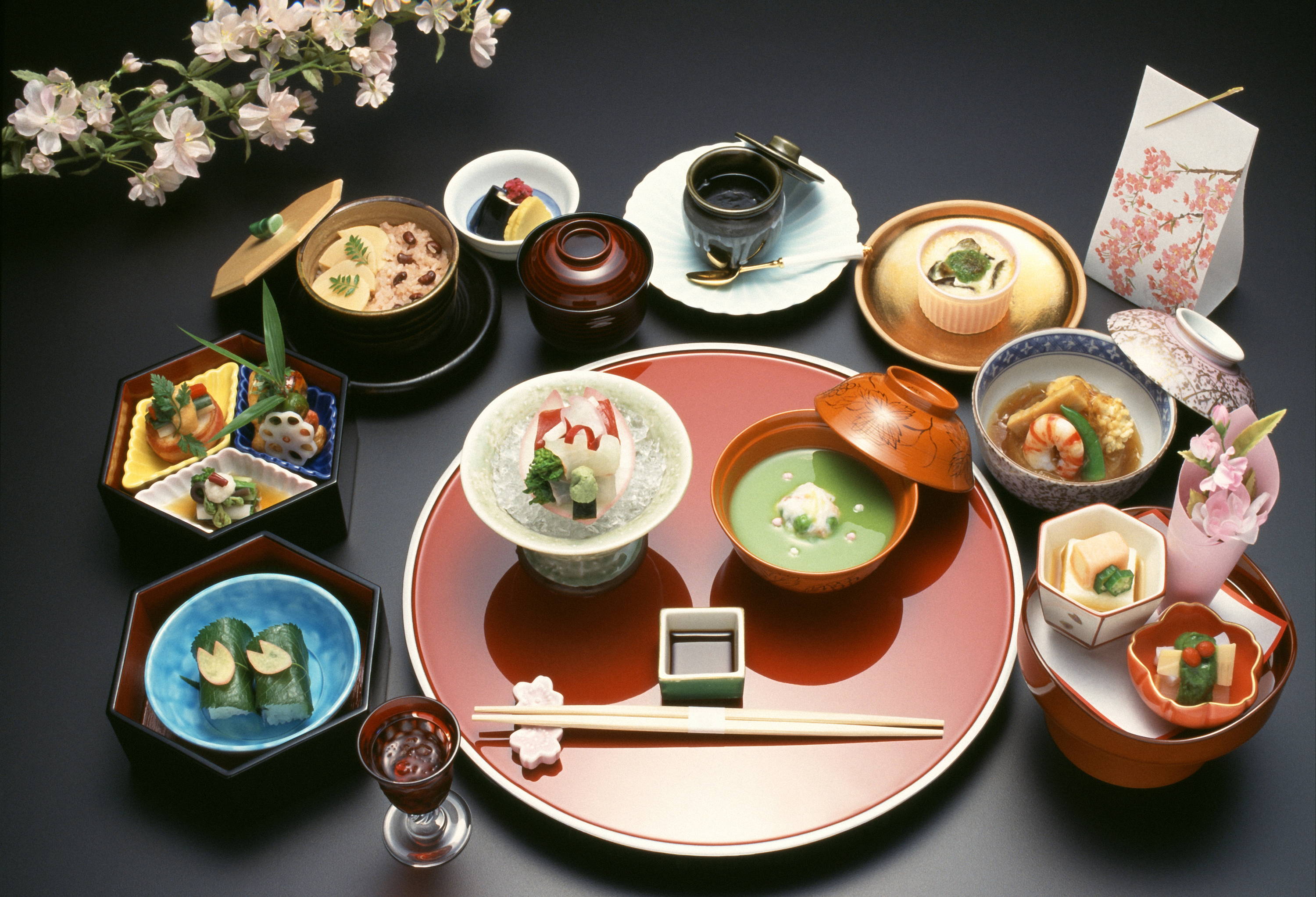 A picture of kaiseki, a traditional meal in Japan