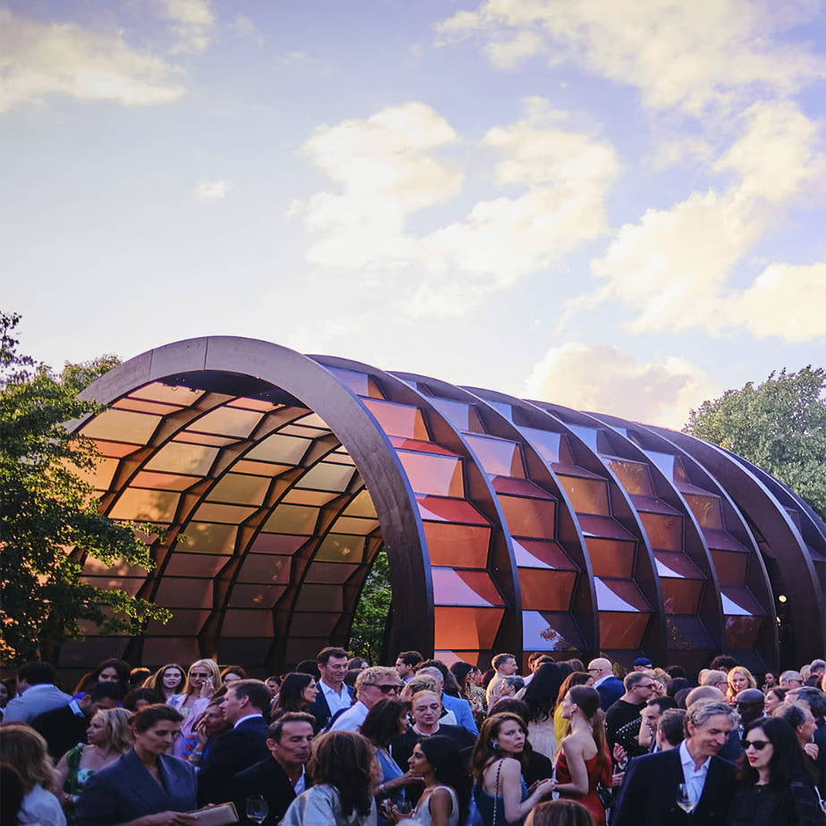 Casa Dragones acompaña y apoya a Serptenine Galleries en su fiesta de verano 2025