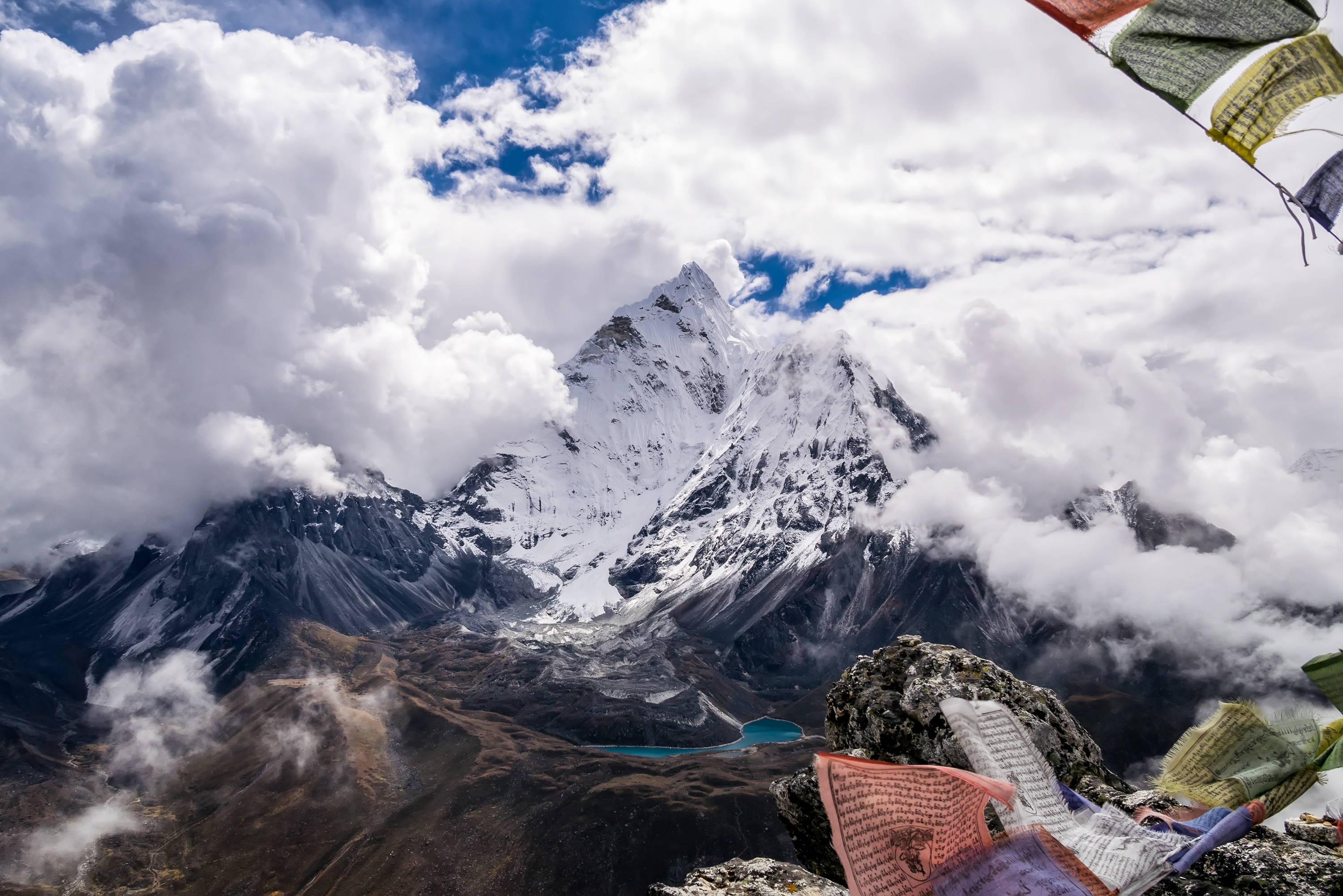 Птицы гималаев. Непал Покхара Гималаи. Эверест Basecamp. Полет над Гималаями. Горы Гималаи фото.