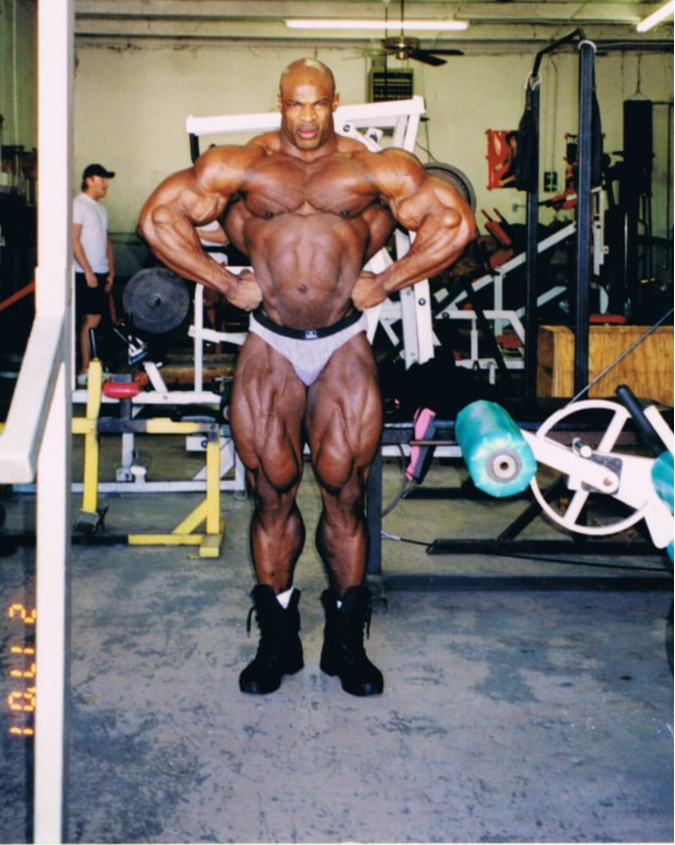Ronnie Coleman rare photos 2 weeks out from the arnold classic 2001