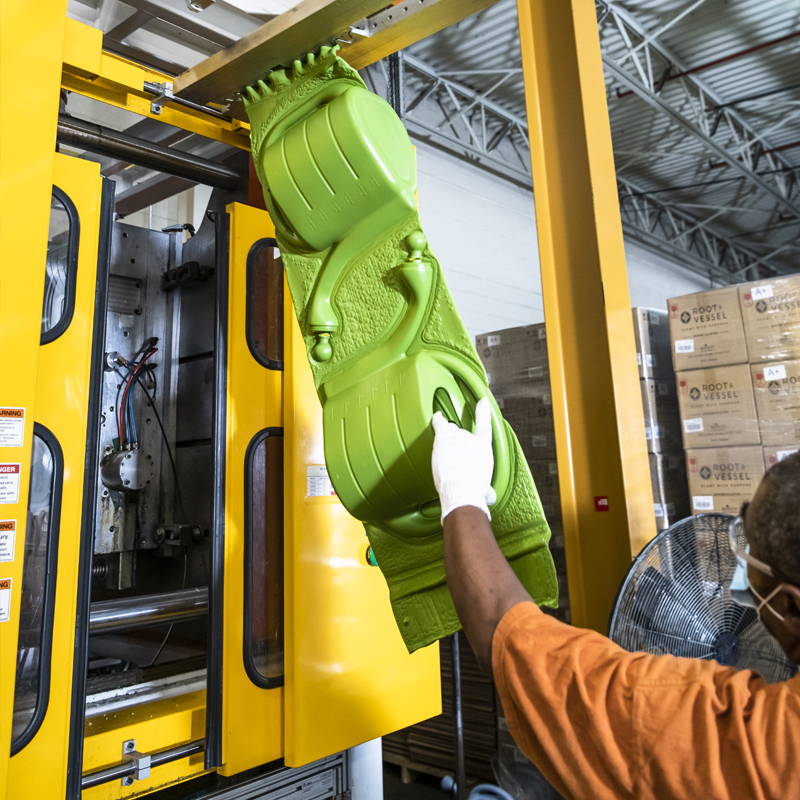 Watering can coming out of blow molding machine 