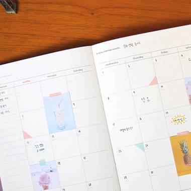 Opens flat, 100gsm paper - Second Mansion Moon shine dateless weekly diary planner