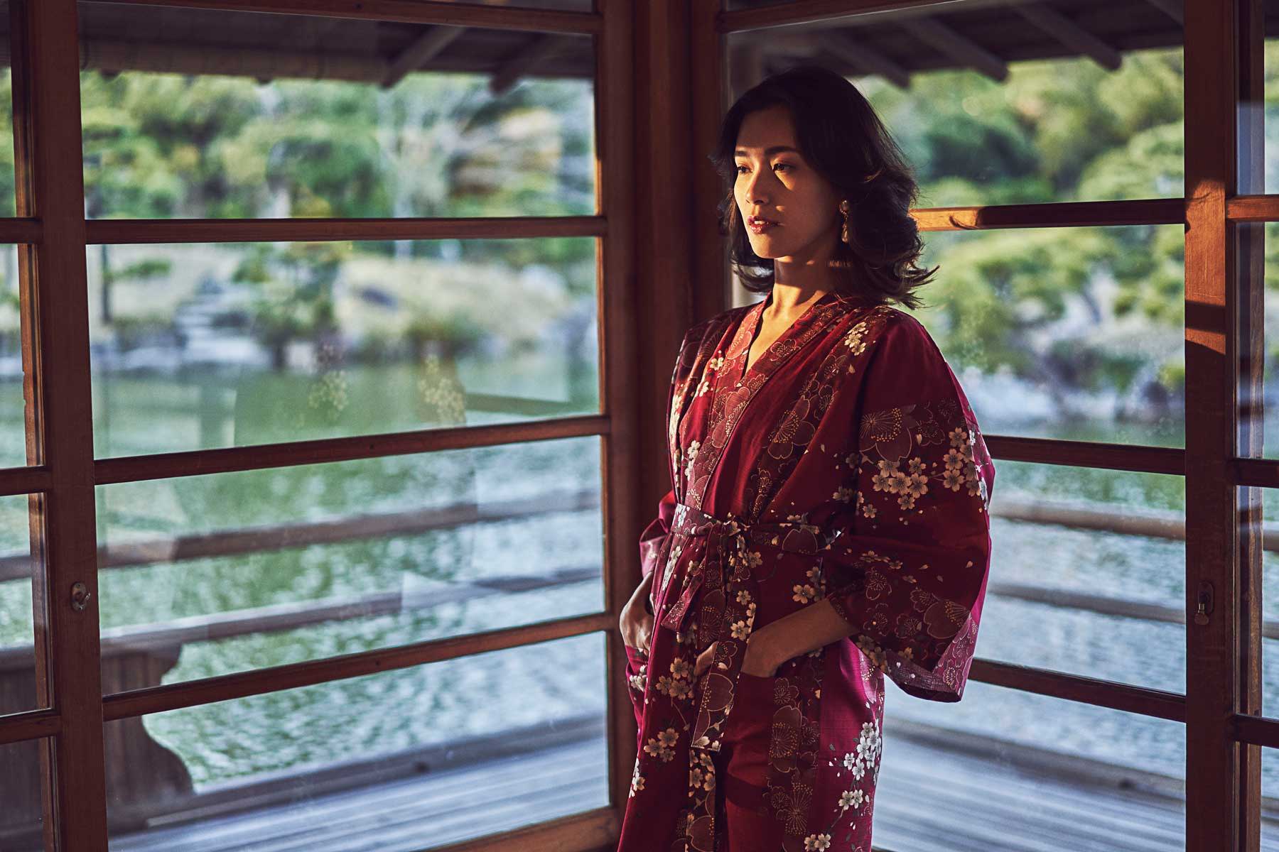 Traditional Japanese Kimono Handbag and Geta Complete Set