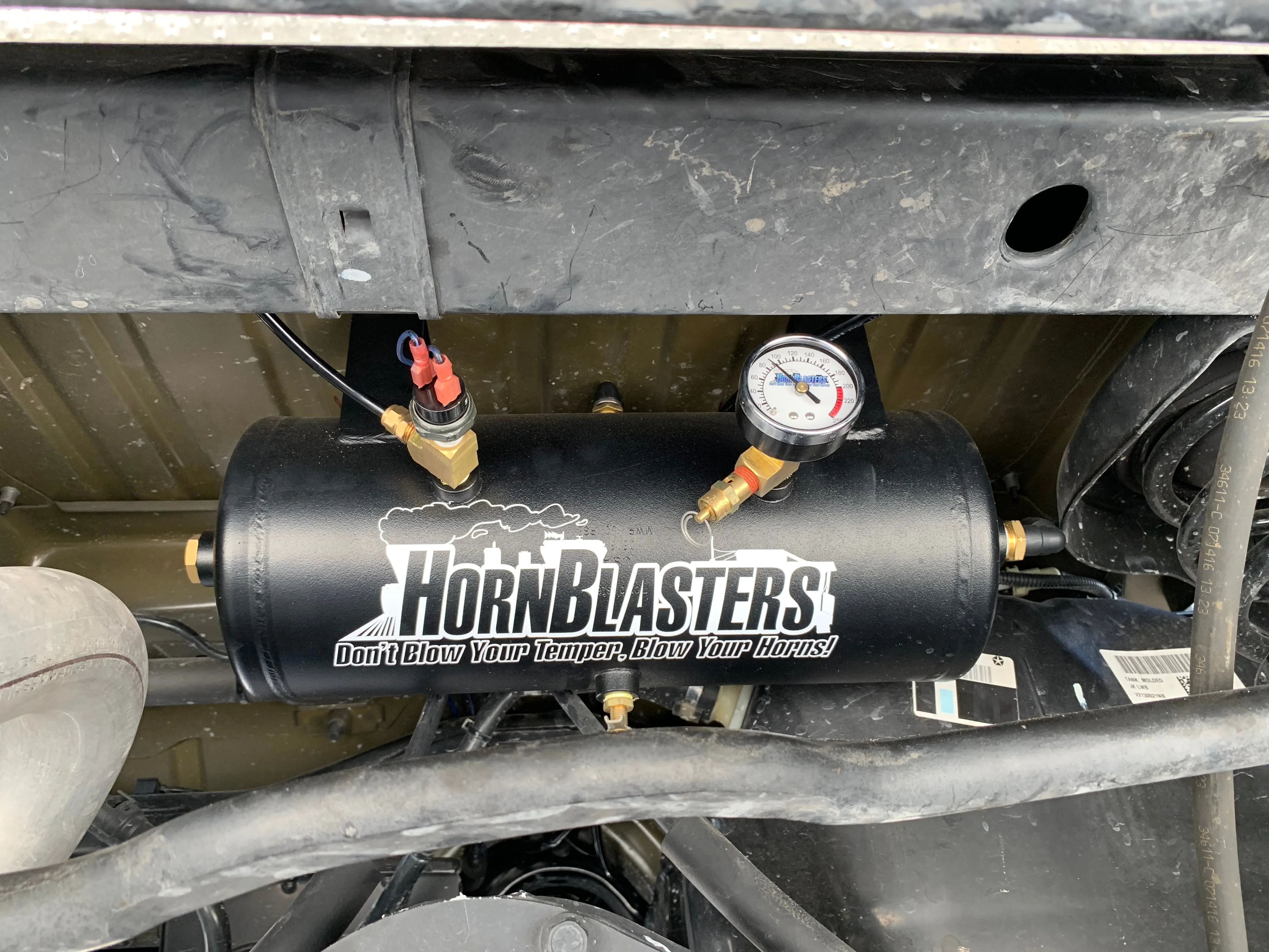 Rear undercarriage Annie's Jeep Wrangler JKU HornBlasters tank above rear axle differential coil springs exhaust off-road tires Wrango Horn Kit photo 6