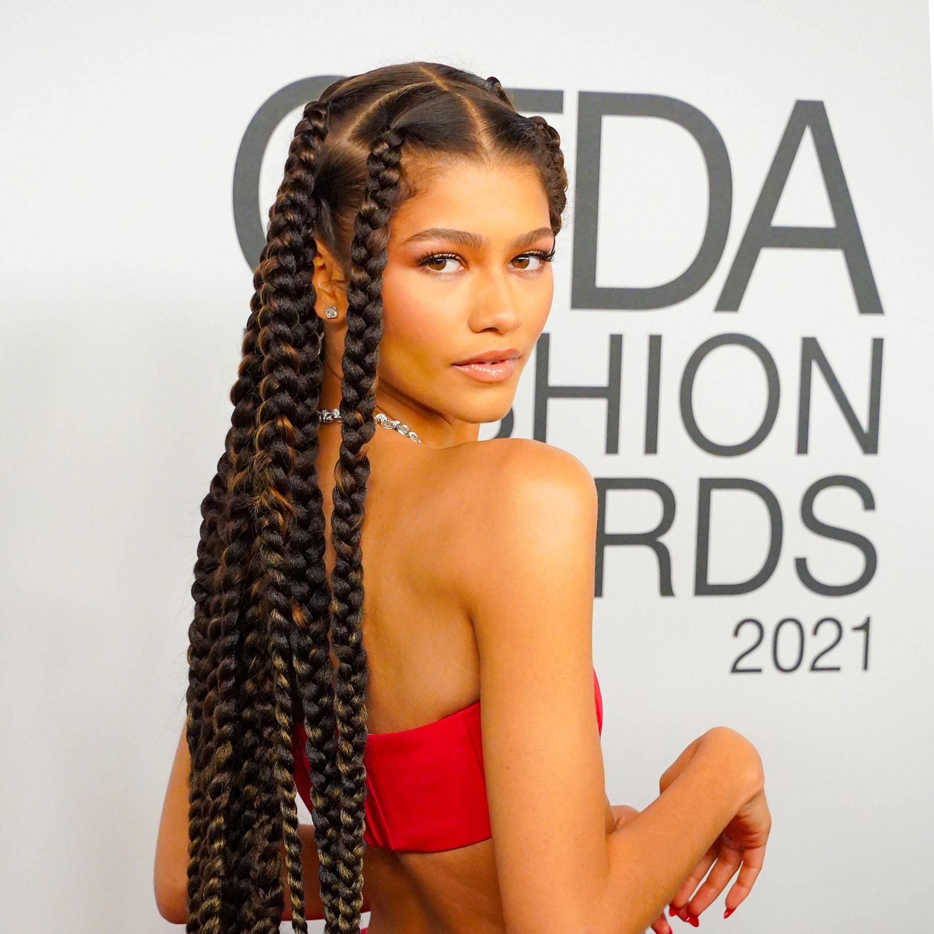 Box Braids: How to Care for Your Hair & Install According to A Stylist