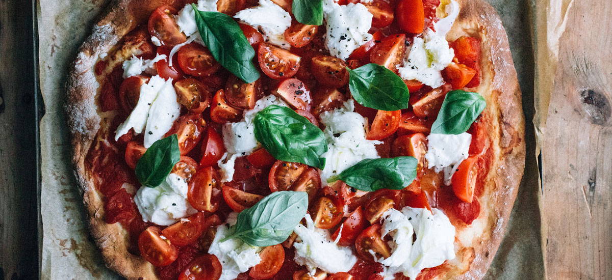 Simple Tomato & Mozzarella Pizza