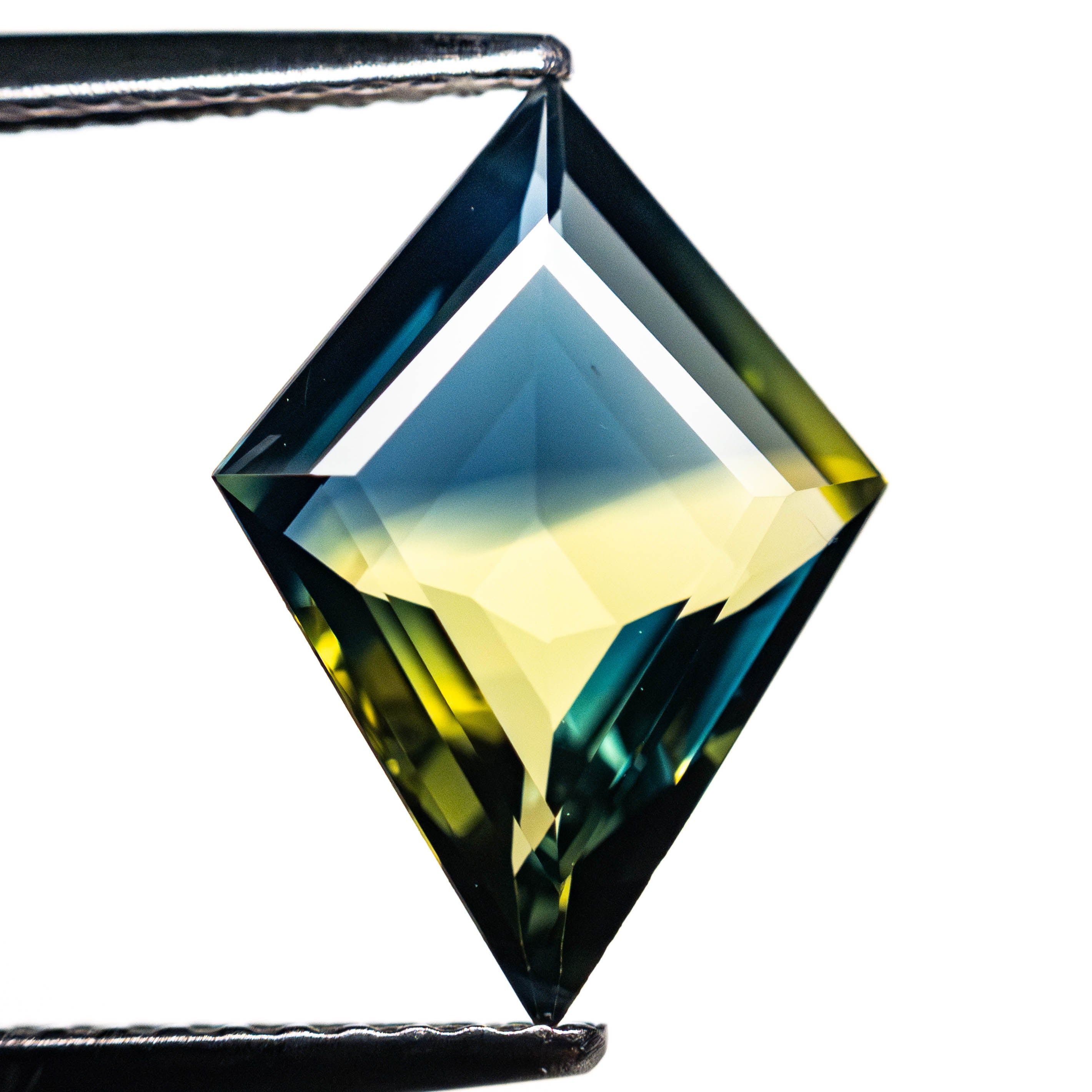 Bi-color kite cut sapphire