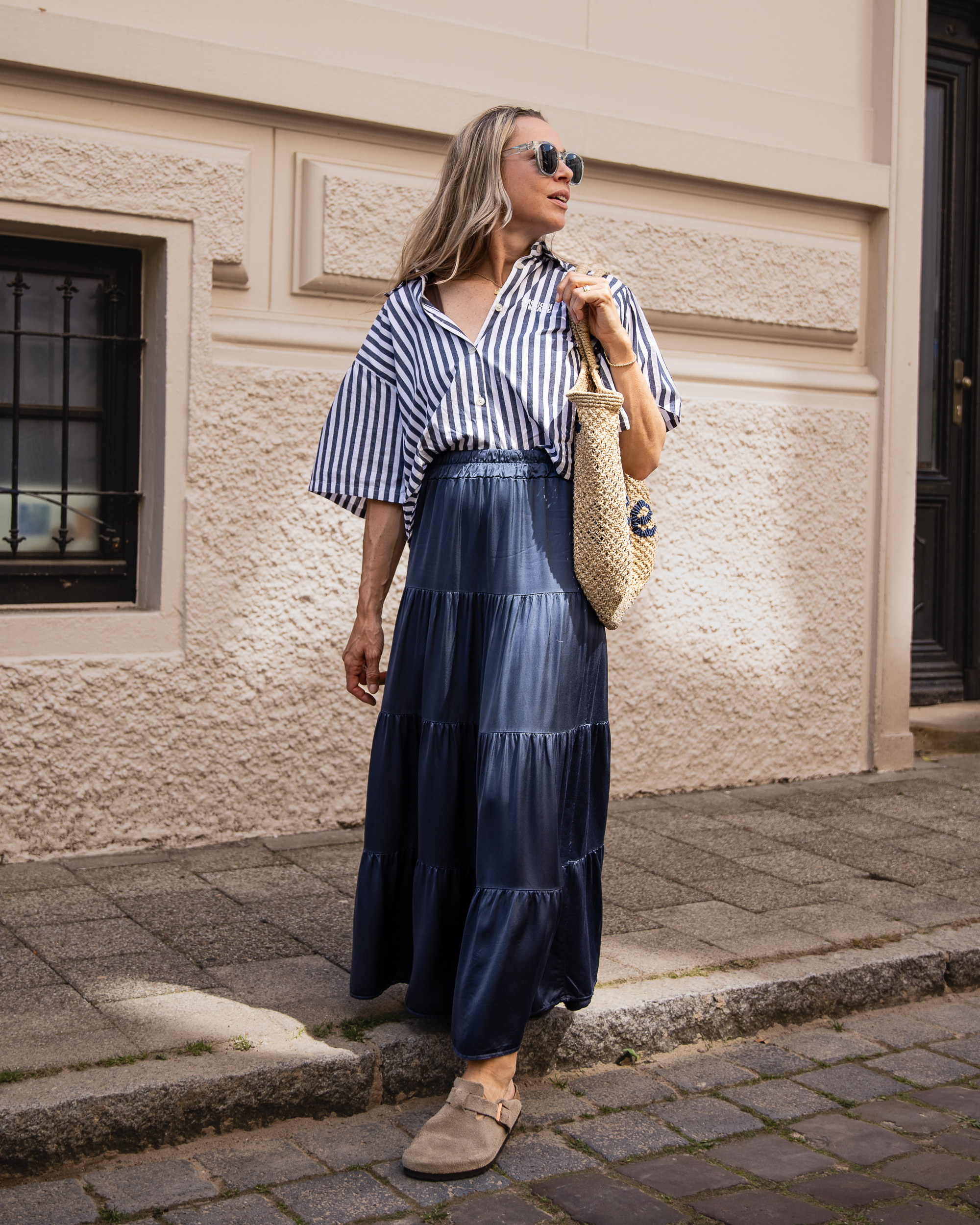 rivah Stufenrock in Navy zur Streifenbluse – Shop the Look bei jackieandkate