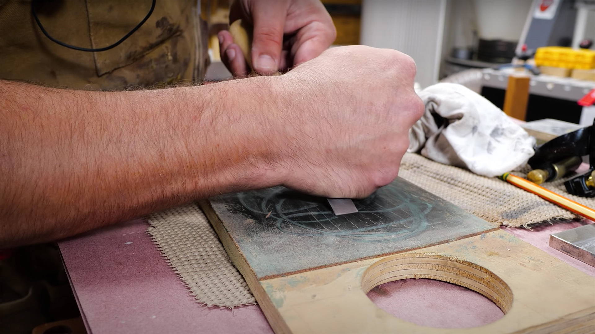 How to Sharpen a Chisel in 1 Minute: A Simple Guide for Beginner Woodworkers