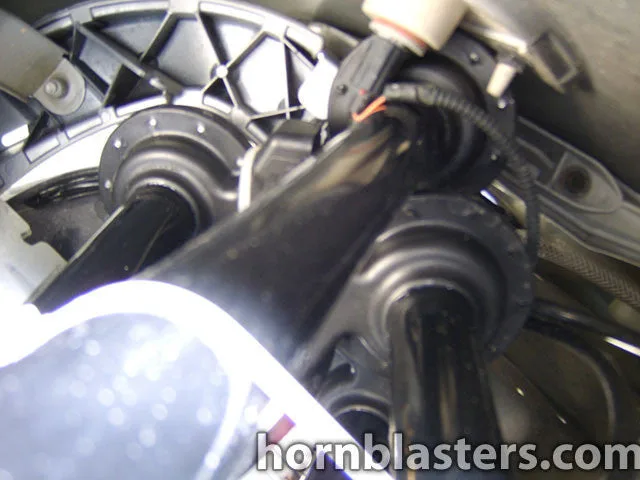 Engine bay view with Shocker XL train horn components on 2002 Ford Focus HornBlasters gallery photo 11