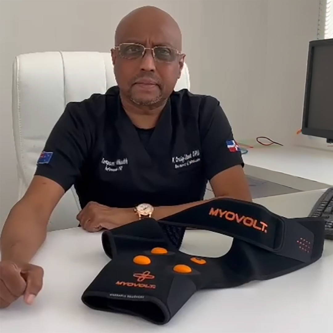 Dr Kenneth Vincent DPM working with Myovolt Muscle Vibration Therapy