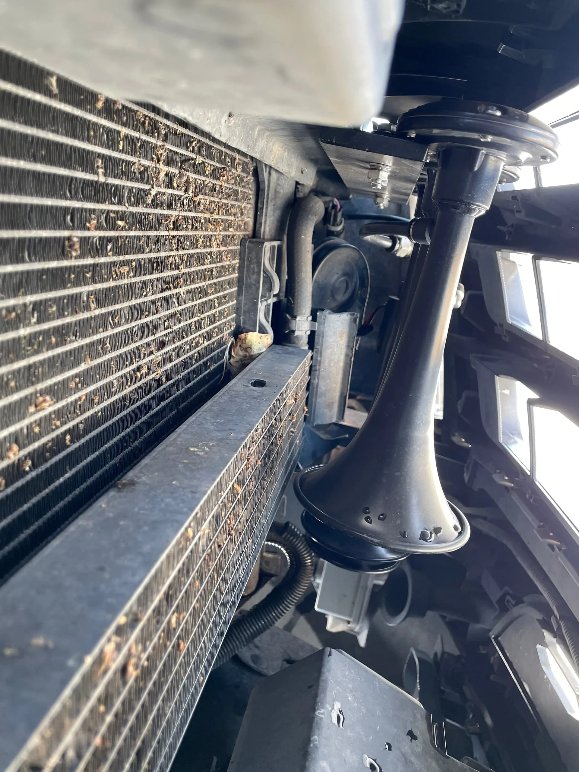 Derrick's 2015 Ford Expedition 4-Chime Air Horn Kit install gallery photo 2