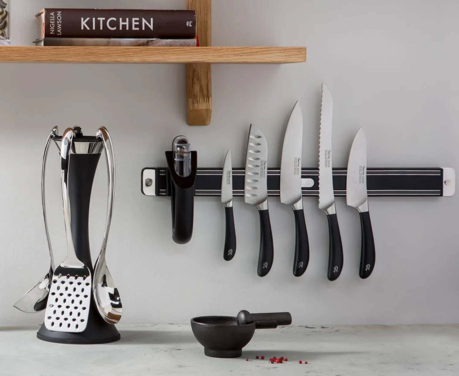 radioaktivitet Akkumulering Modstand How to Fit a Signature Magnetic Knife Rack and Clip | Robert Welch Designs  Ltd