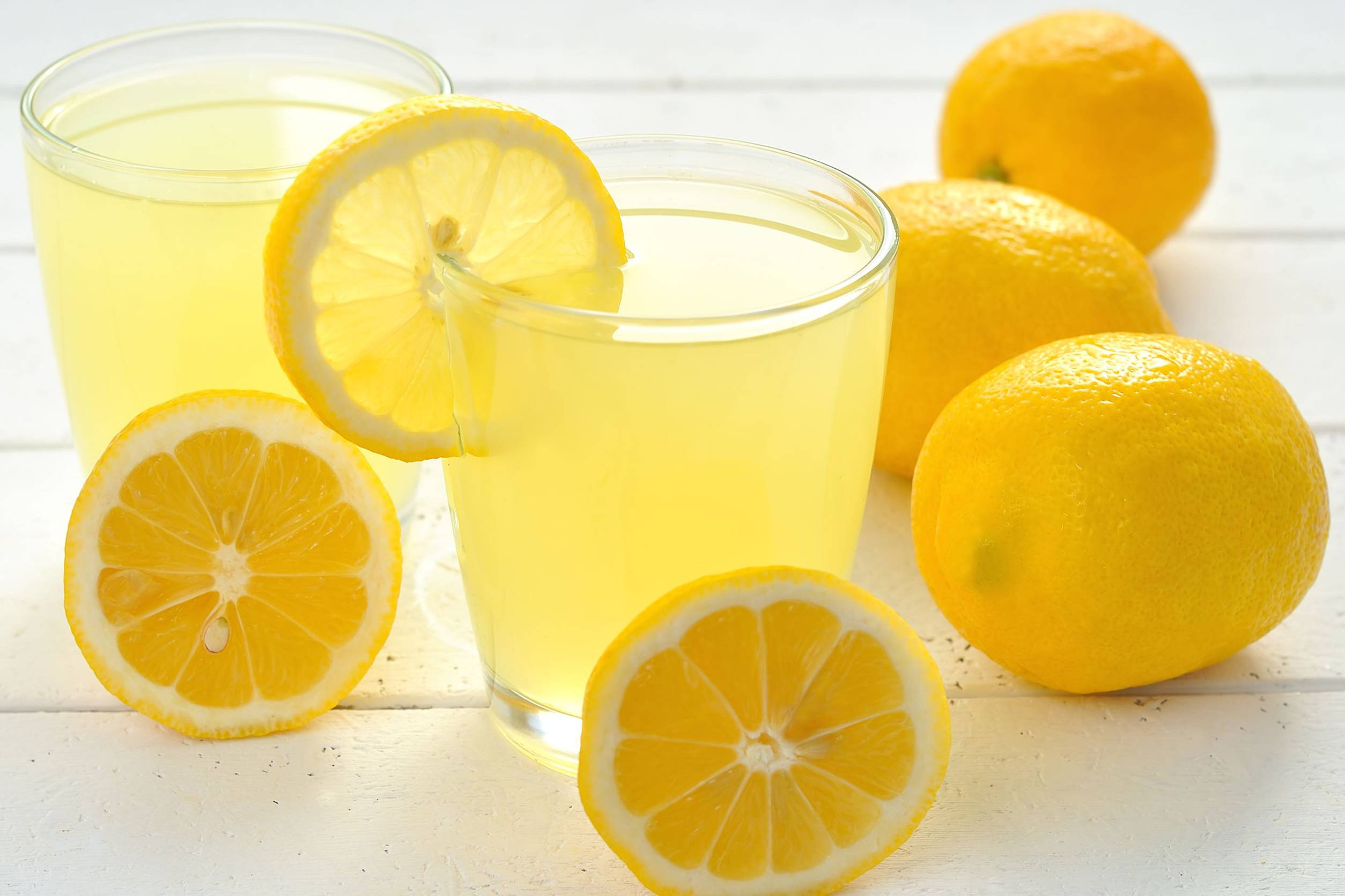 Сок лимона 1 2. Лимонный Фреш. Сок лимона. Натуральный лимонный сок. Лимонад.