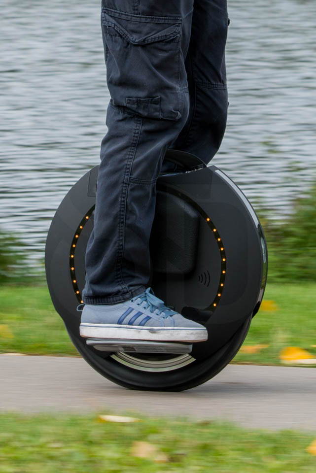 Kingsong KS16S Review riding close front side