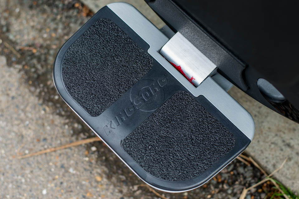 Kingsong KS16S Review footplates footpeg pedal grip