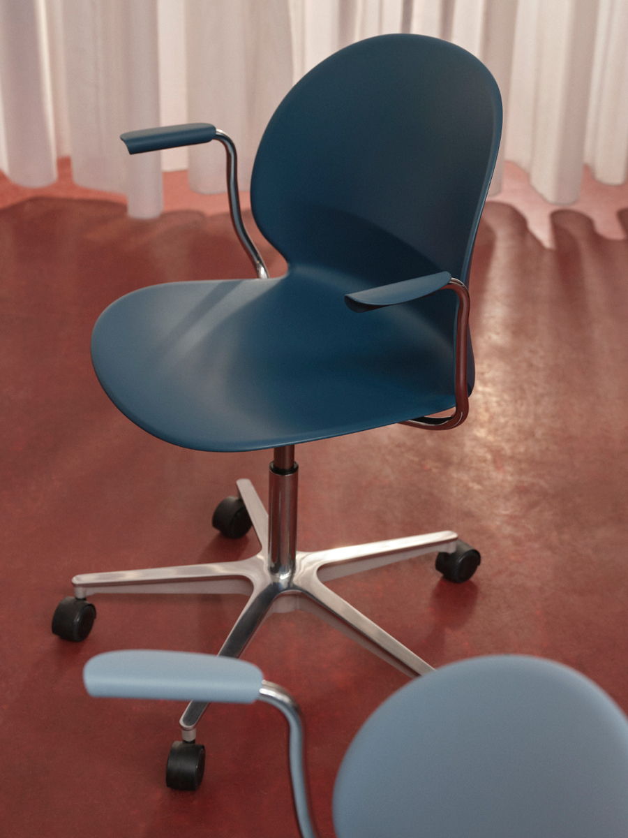 A blue N02 office chair by Fritz Hansen on wheels with a silver base.