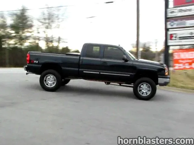 Angled front or driver-side exterior 2005 Silverado 1500 Shocker XL train horns gallery photo 2