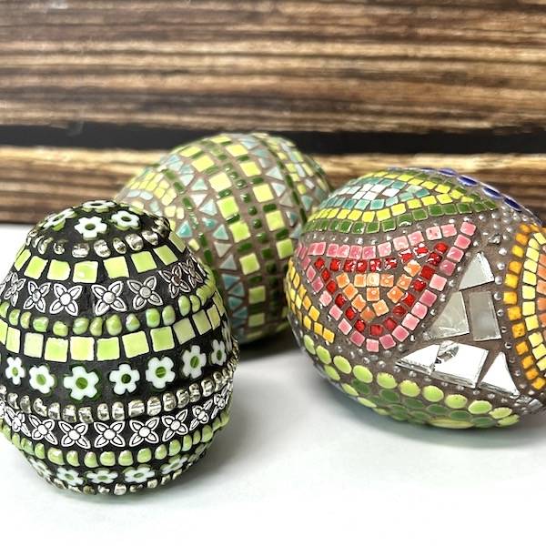 How to make mosaic easter eggs