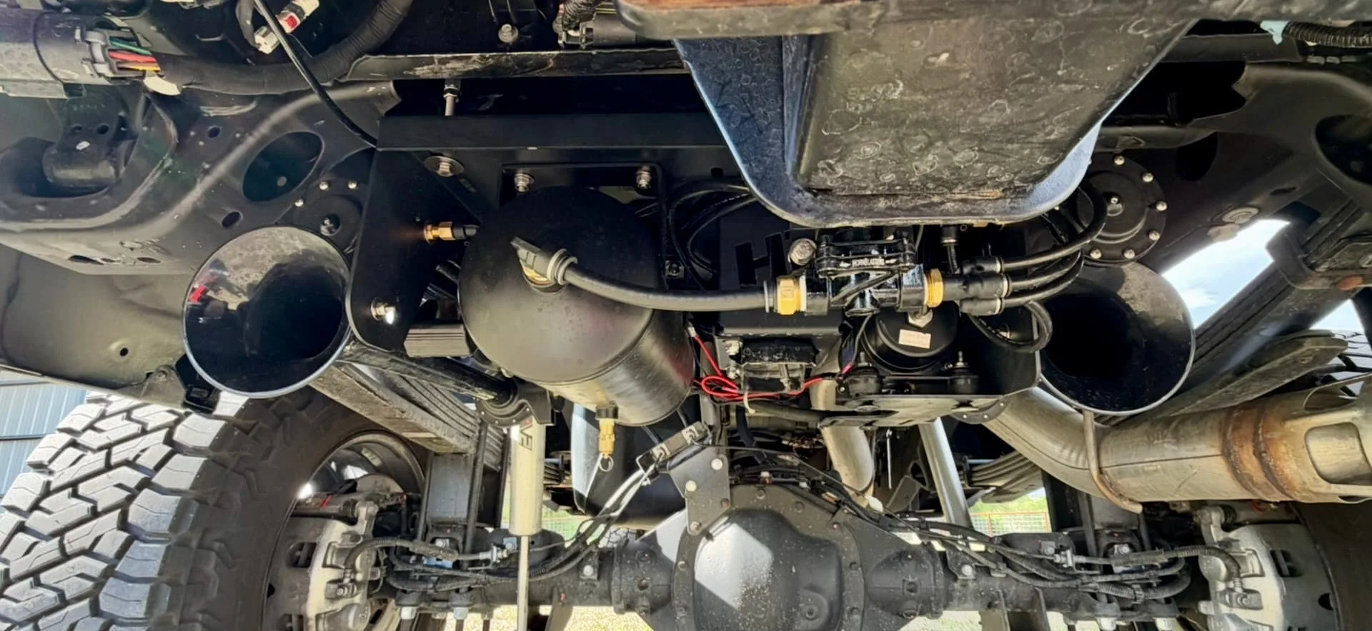 Mark's 2026 Chevrolet Silverado 2500 HD Z71 onboard air and Stealth Spare Tire Delete Kit install detail photo 3