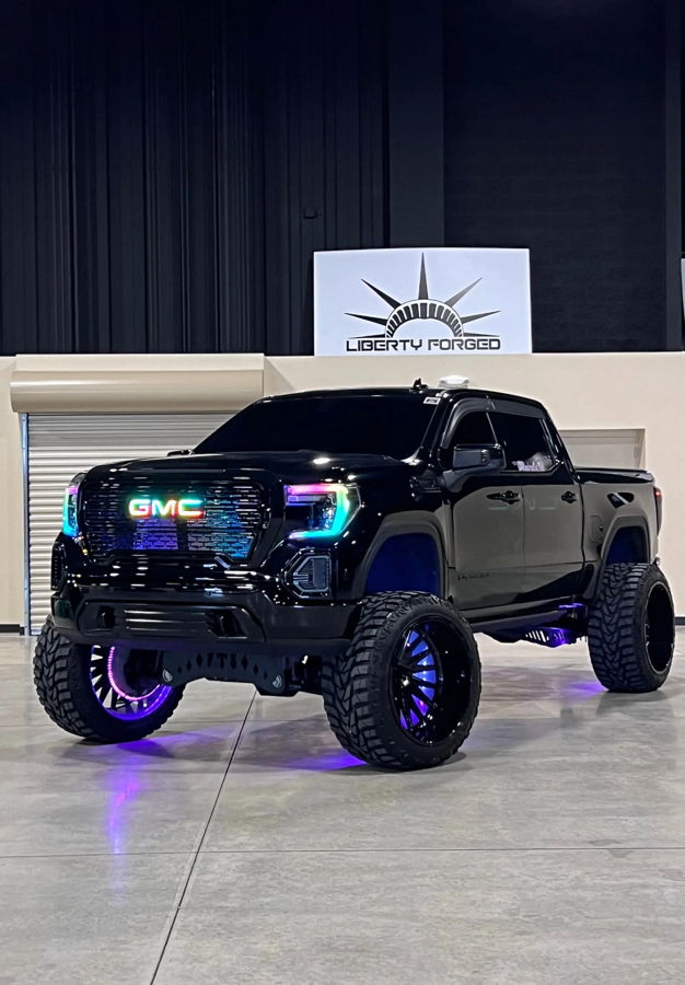 Chris' 2021 GMC Denali with S6 Shocker XL horns and 228H air overview photo 1