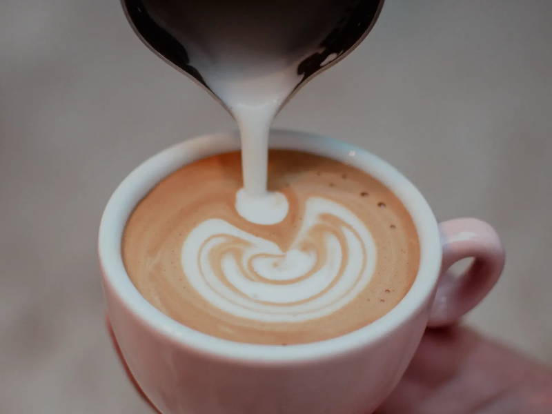 Latte Art Kurs, Köln, zwoo kaffeeschule, Barista Kurs, Milchschäumen