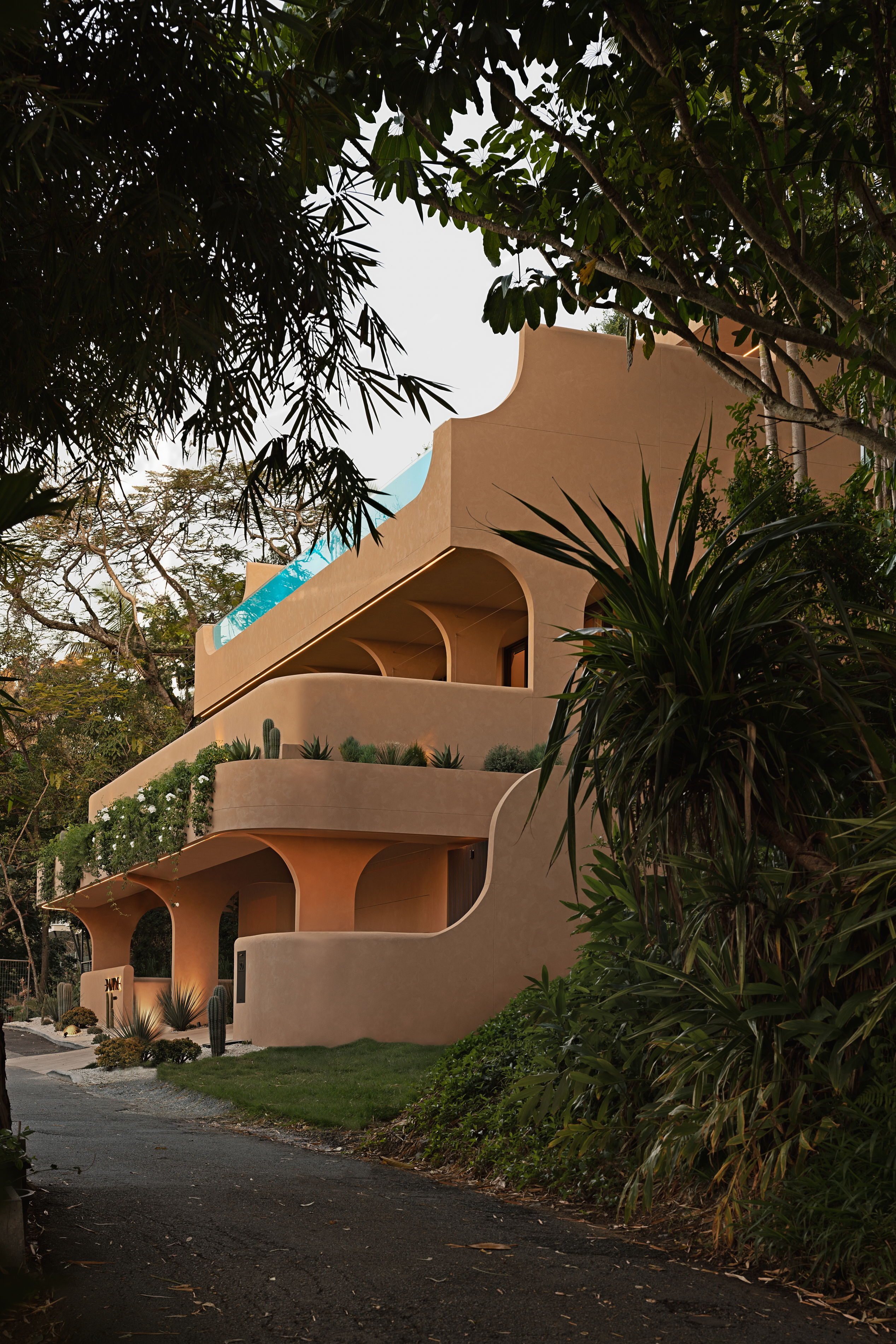 Dune by Graya outside