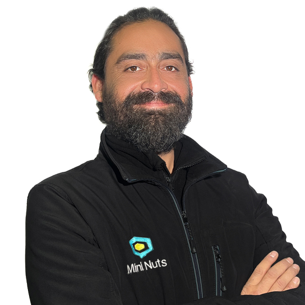 Pedro Guiñez Asesor certificado en Seguridad Vial Infantil en Tienda Mini Nuts Manquehue