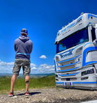Man Keep On Truckin hoodie scenic valley overlook white blue Scania Family Tradition Transport FR 620TC Damir's Shocker XL customer install gallery photo 3
