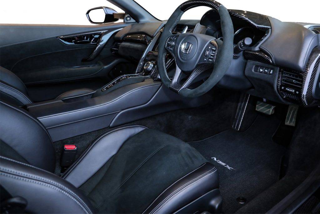 NSXカスタムカー　LEGAVELO　運転席　内装