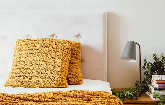 How to clean a headboard