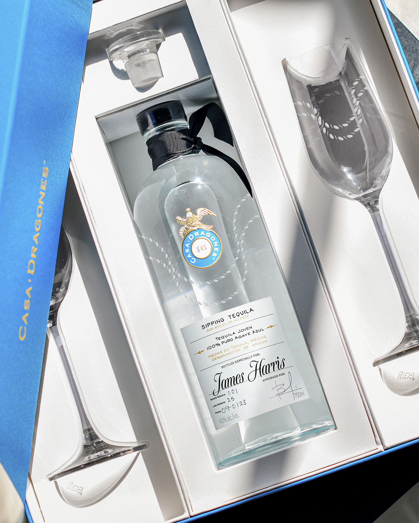 Casa Dragones Joven Personalize Gift Set with two Riedel Ouverture Glasses