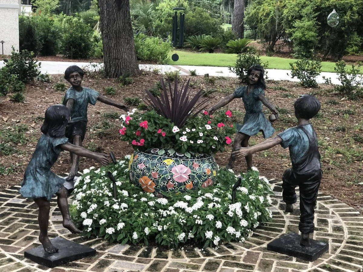 Custom bronze statue children holding hands