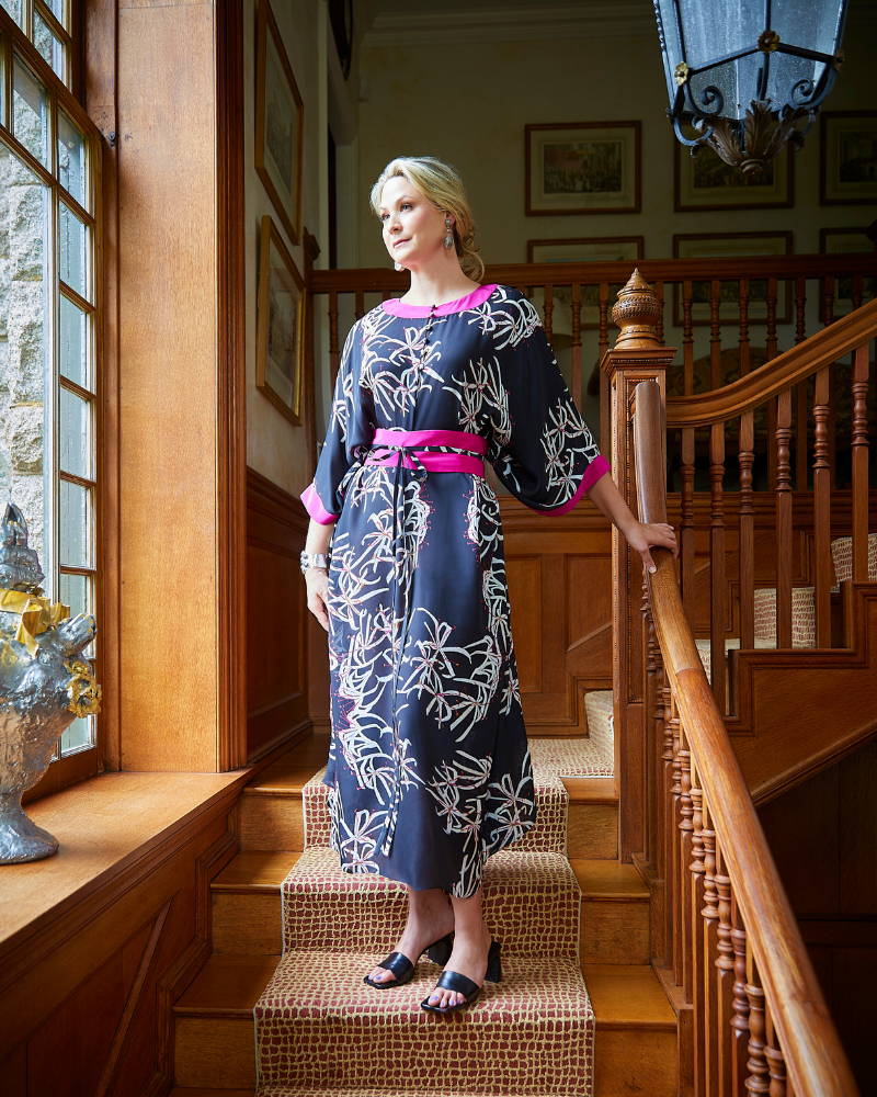 Sunny wearing black and white silk kaftan with belt in Newport Rhode Island by Ala von Auersperg