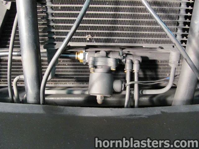 Wide Shocker XL train horn bells bracket and airlines on 2005 Chevrolet Silverado 1500 photo 5