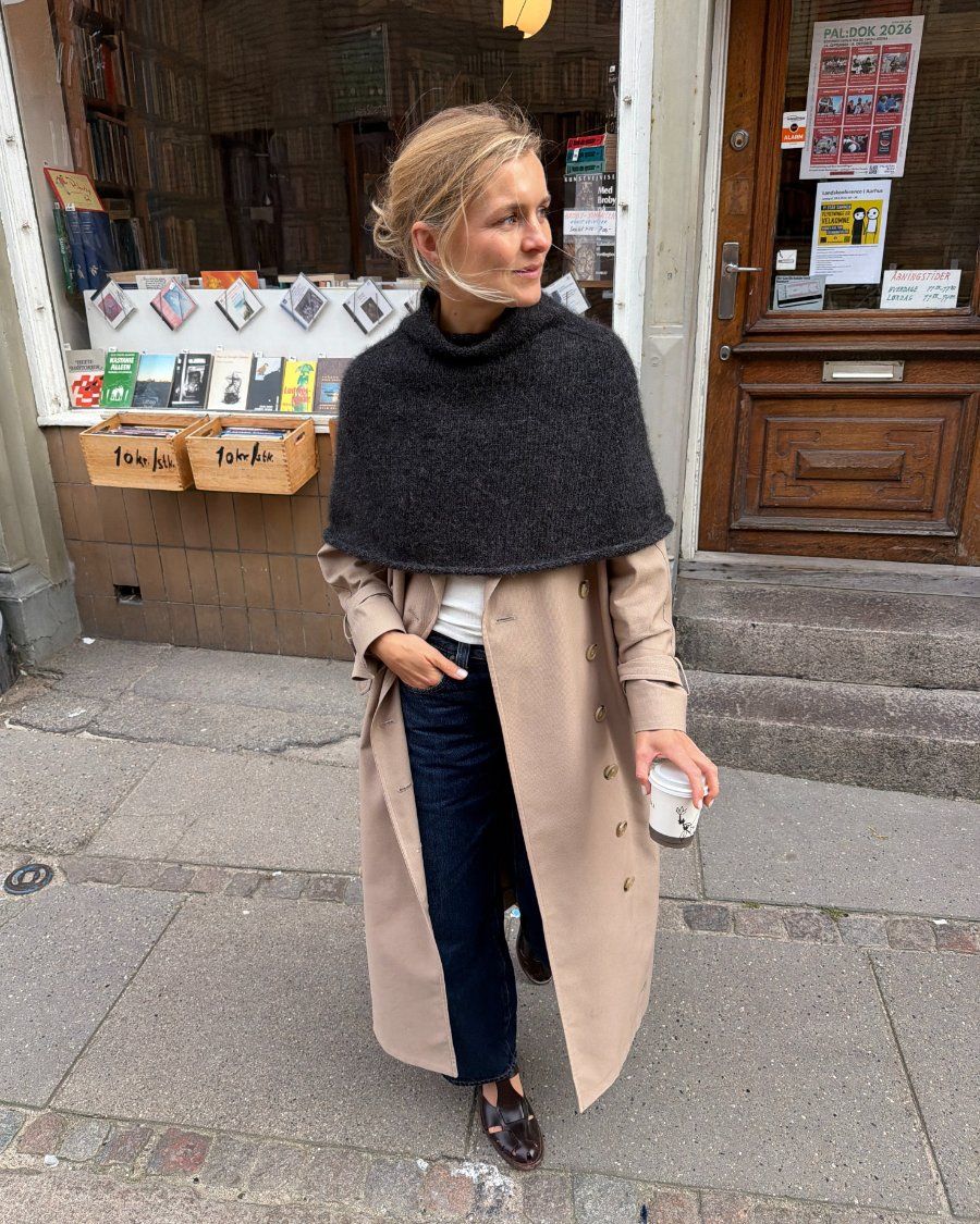 Kvinde iført Ivy Cape