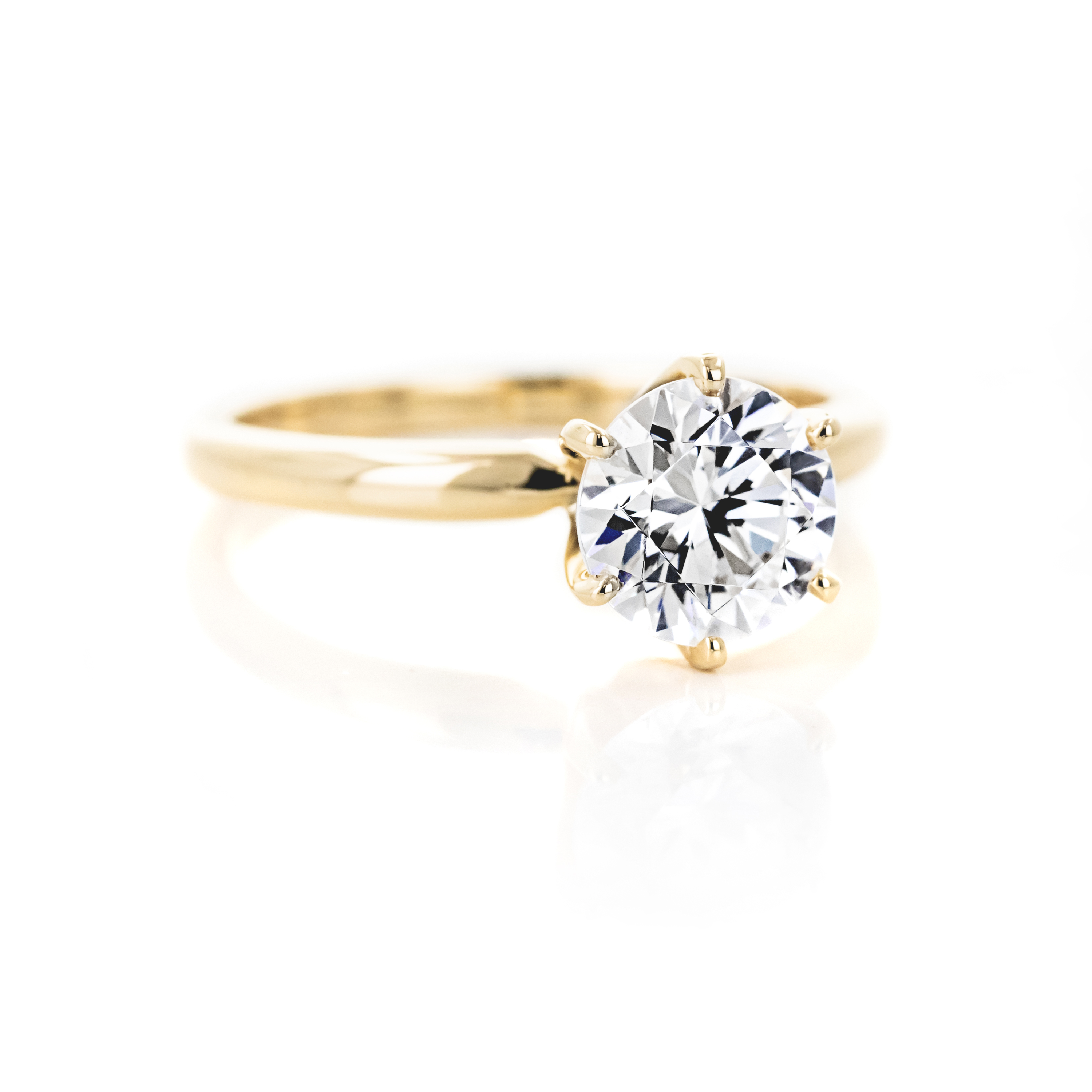 Engagement ring which can be built with either diamond hybrid simulant or lab created diamond