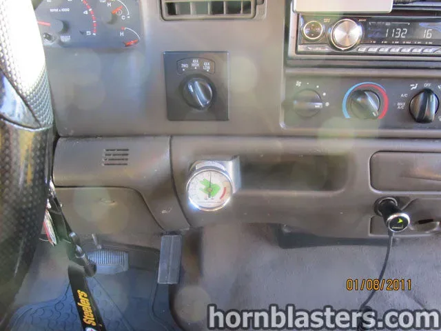 Richard's 2002 Ford F350 Super Duty Super Cab Train Horn Install