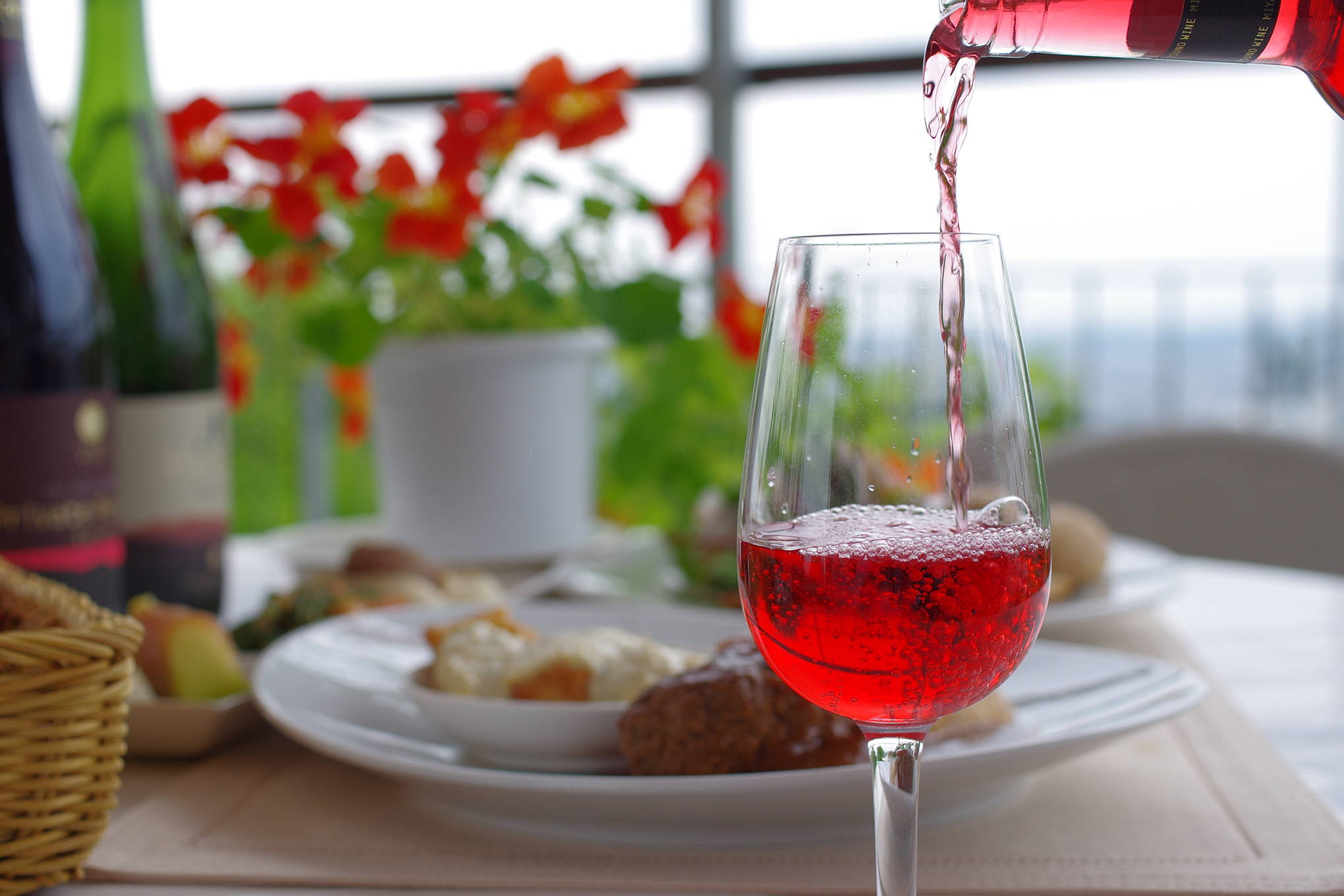 普段の食事にもぴったり。地域の魅力を発信する『都農ワイン』で乾杯！