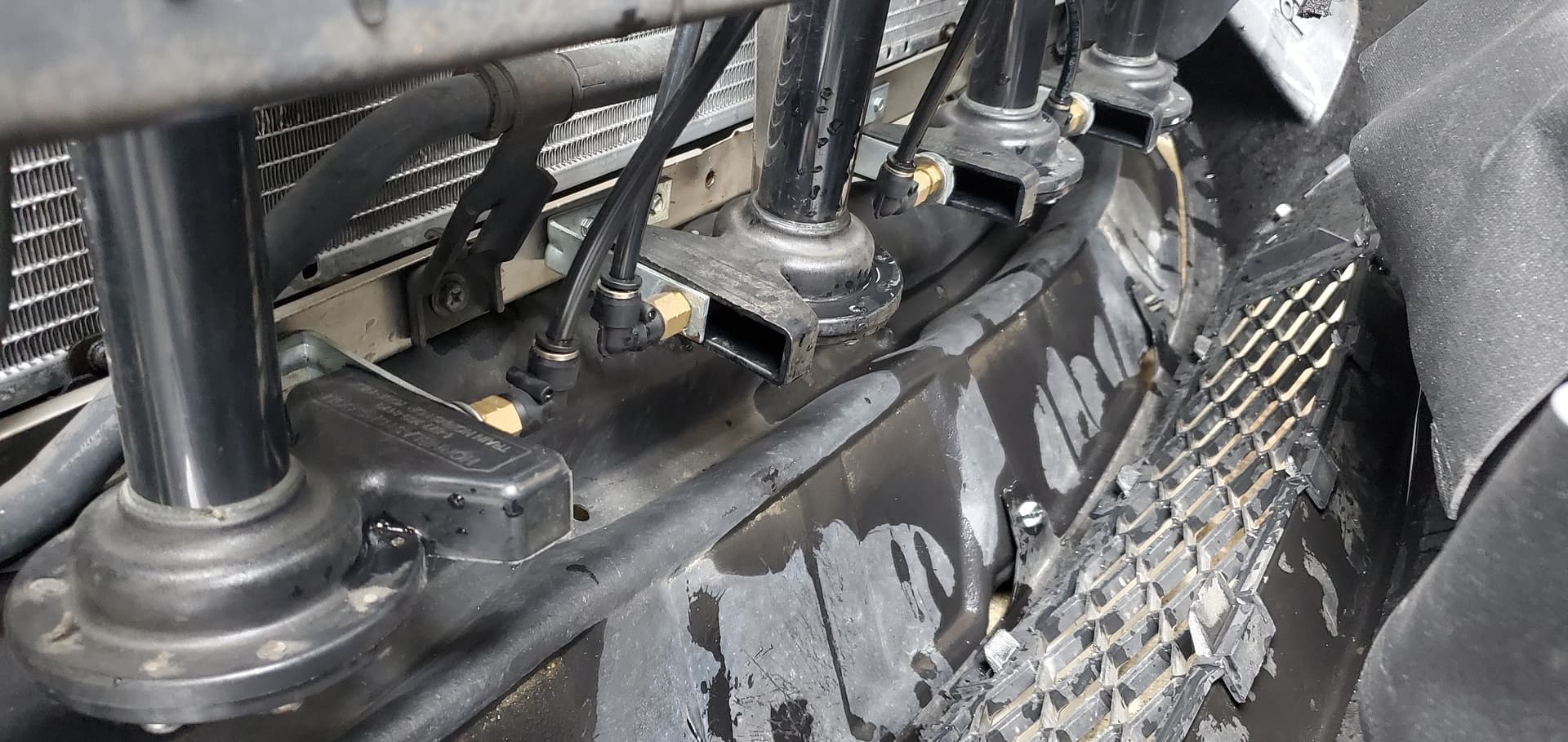 Guillermo's 2007 Toyota Sienna Train Horn Install