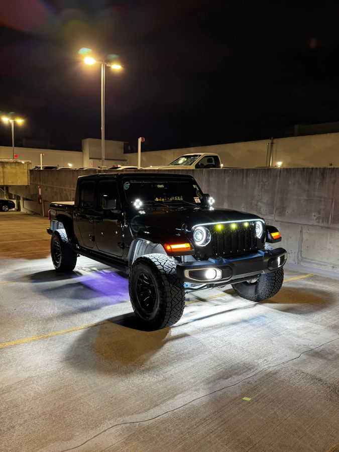Rear three-quarter Stephen's Jeep Gladiator bed tailgate rear bumper utility truck Stealth Spare Tire Delete photo 3