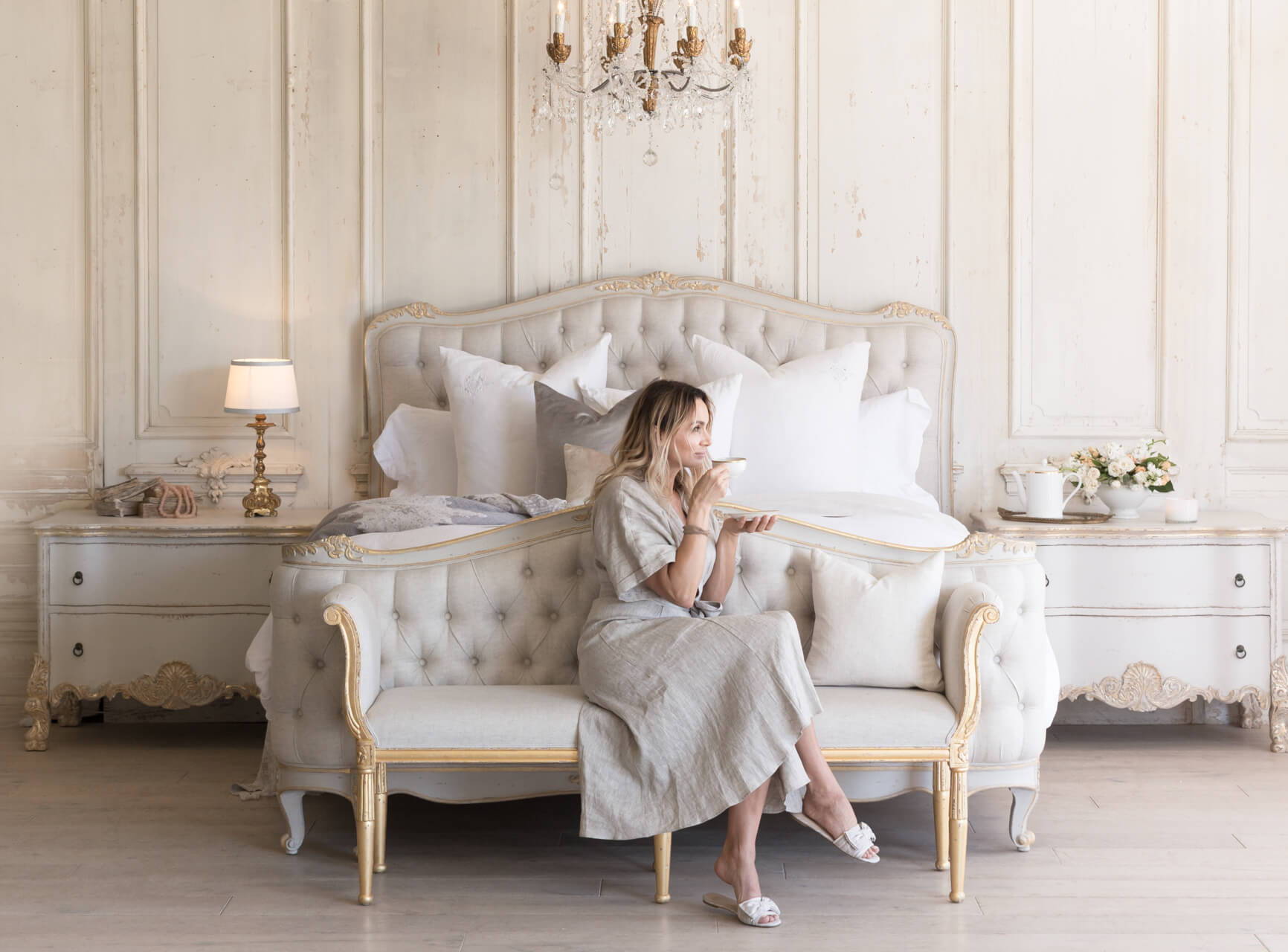 Eloquence® Sophia Bed in Fog Linen and Gold Two-Tone Finish