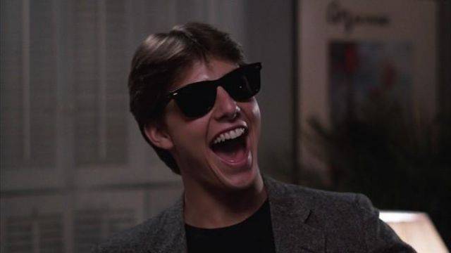 History of Wayfarers, Tom Cruise portant des lunettes de soleil Ray-Ban Wayfarer dans Risky Business (1983)