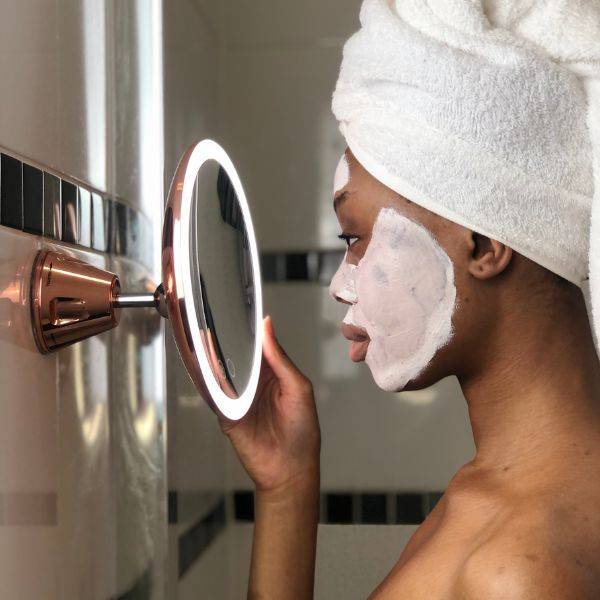 Uses of Concave Mirrors for Makeup and Grooming
