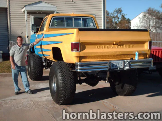 Air compressor tank or onboard air system mounting Bubba's 1978 Chevrolet K10 train horn install gallery photo 5