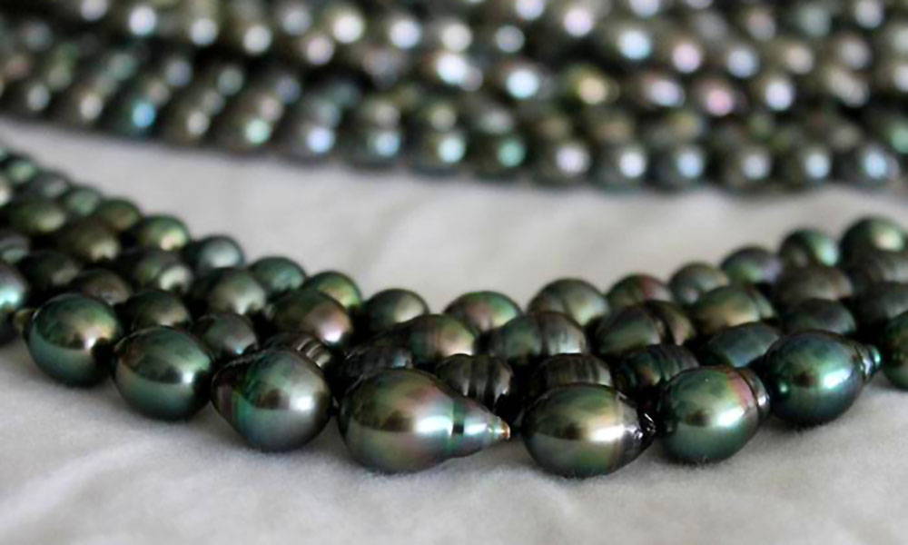 Pearl Shapes: Baroque Tahitian Pearls