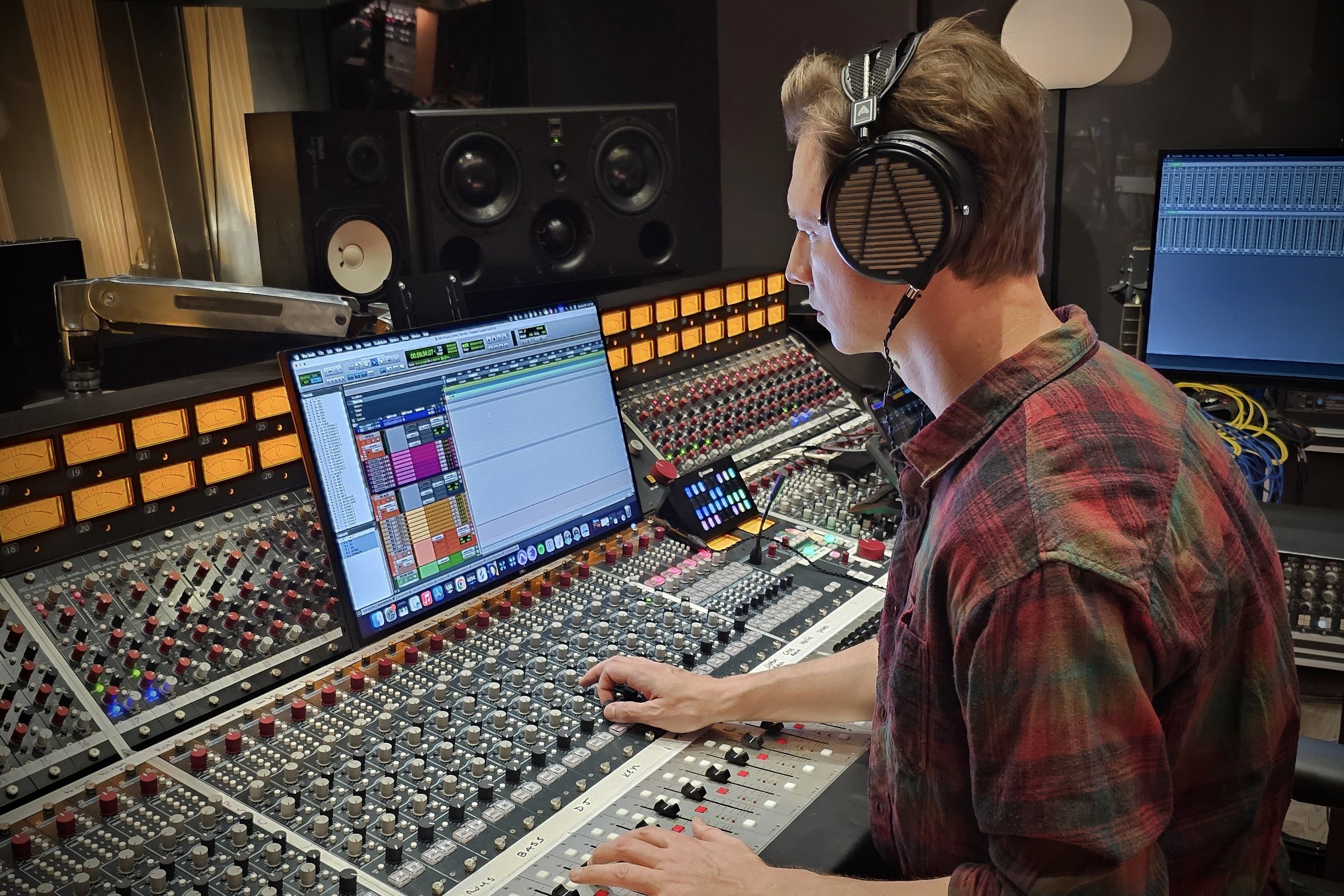 Taylor Kernohan wearing Audeze LCD-MX4 headphones mixing In the studio 