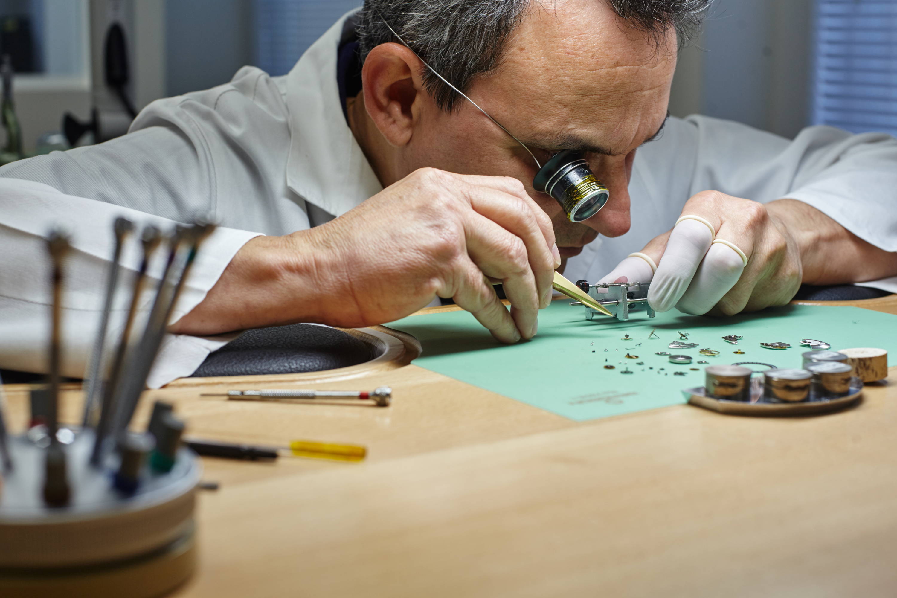 The Complete History Of The Swiss Watchmaking Industry