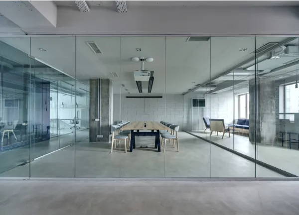 soundproof glass wall in an office