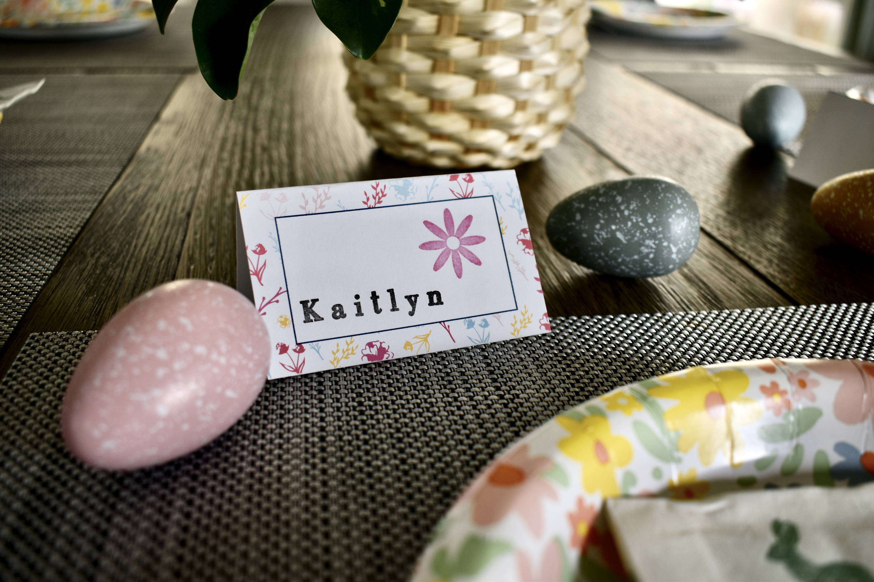 Easter Place Cards White Floral Design